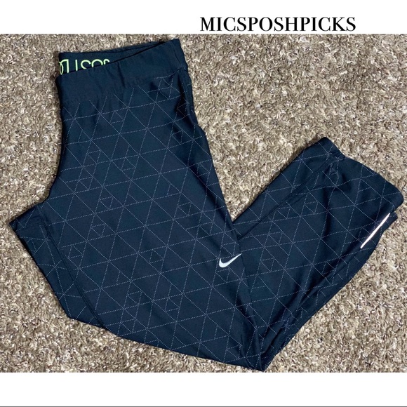 Nike Pants - ✨PRICE FIRM✨Nike • Calf Length Leggings